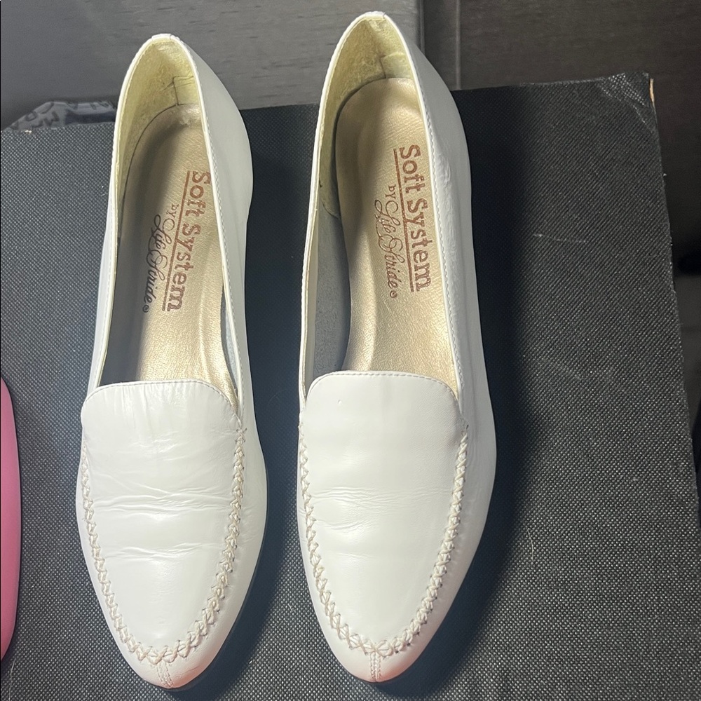Life Stride Women's White slip on  Mock Toe Loafers. Leather size 10N